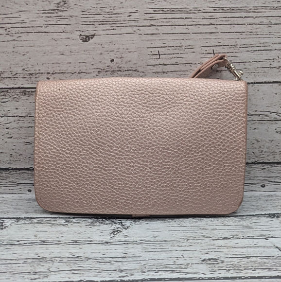 ✨Freebie✨ Wristlet - Picture 2 of 6